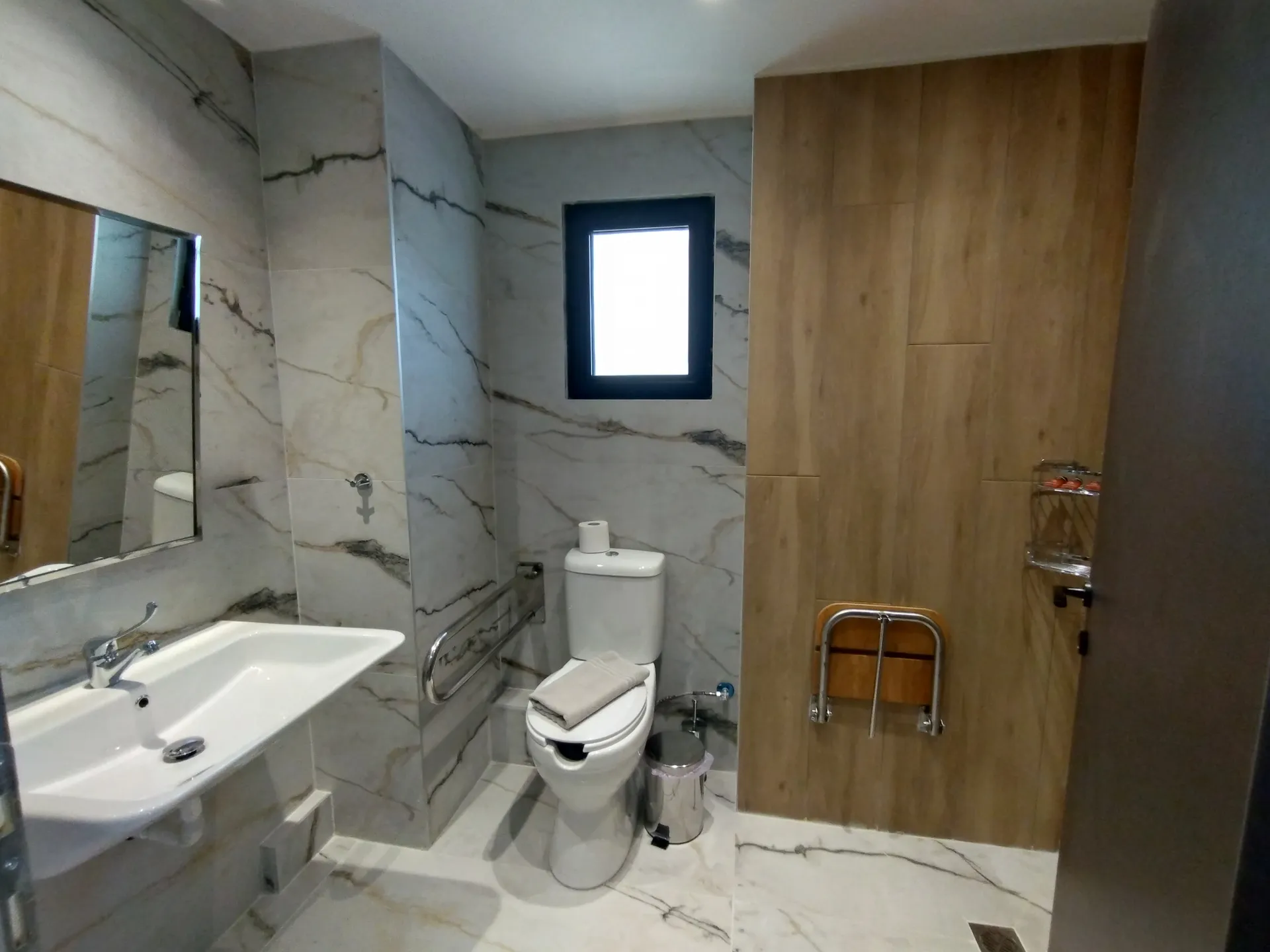 Tiara Holidays - Vardaris Apartments - Superior studio - bathroom